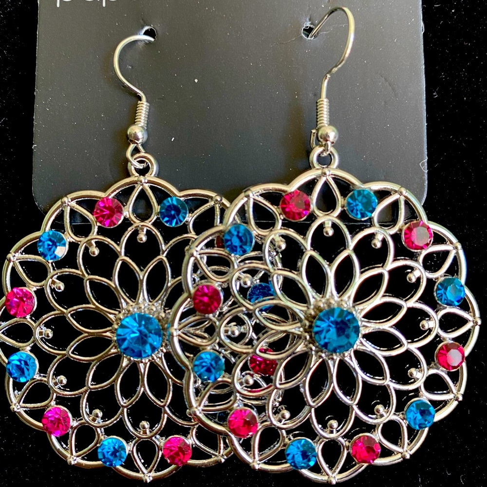 Flower power earring